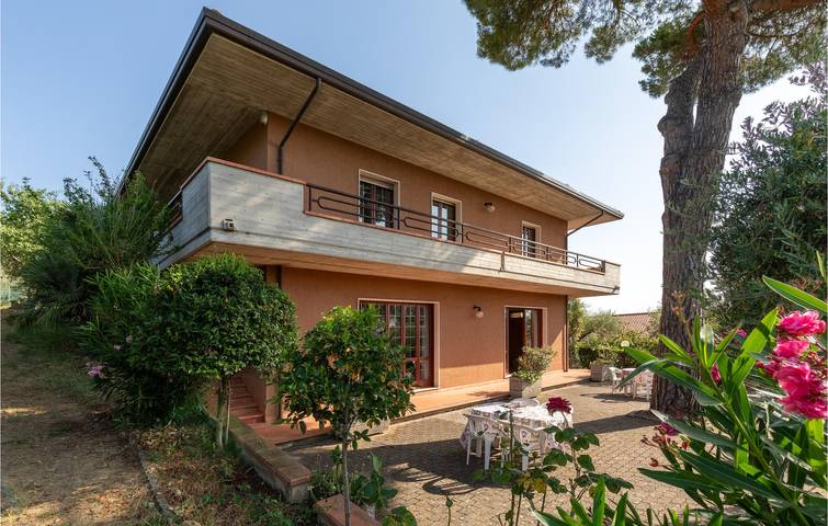 Casa vacanza per 10 persone, con terrazza e giardino, con animali domestici - 1