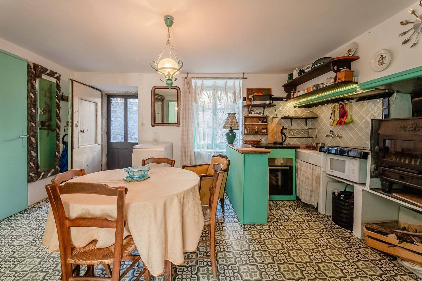 Apartamento entero, Apartamento en el Centro de La Salvetat-sur-Agout con Balcón y Vista a la Montaña in La Salvetat-sur-Agout, Region de Béziers