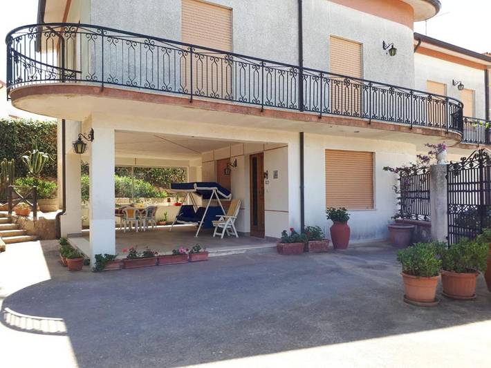 Gîte pour 2 personnes, avec Balcon et Terrasse ainsi que Jardin et Vue à Alcamo Marina