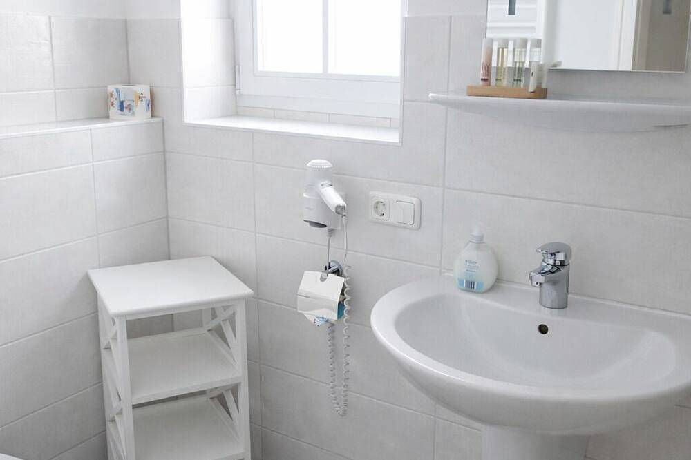Ganze Wohnung, Helle Wohnung mit direktem Zugang zum Garten in St. Peter-Bad, St. Peter-Ording