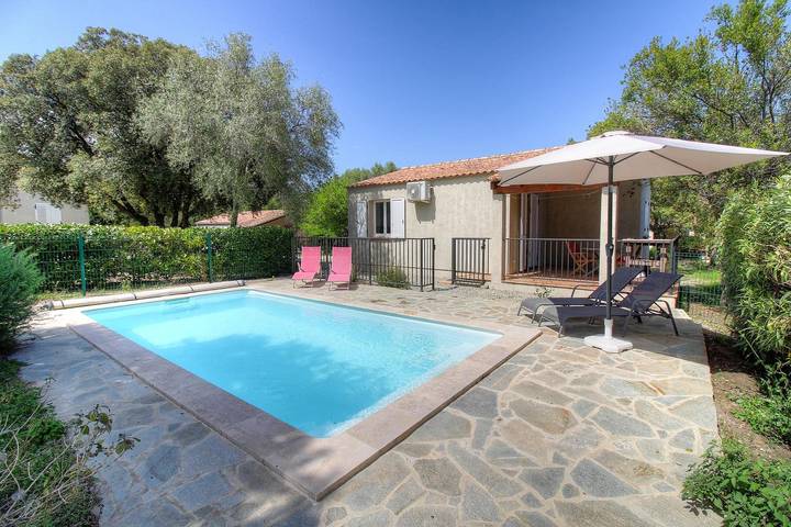 Gîte pour 5 personnes, avec Terrasse ainsi que Jardin et Piscine à Ventiseri
