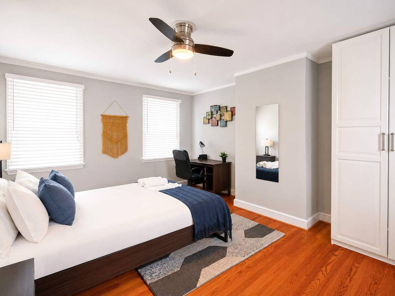 Apartamento entero, Charming Townhouse Retreat by Cozysuites in Alexandria (Virginia), Alexandria City