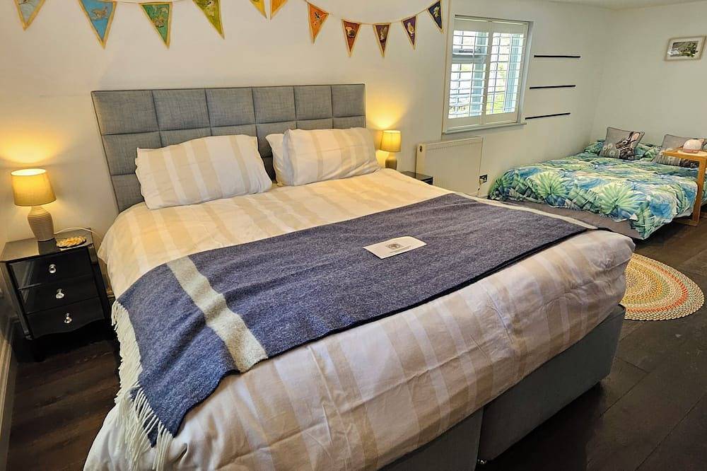 Set in the heart of Lyme Regis in the conservation area of the old town in Lyme Regis, Dorset