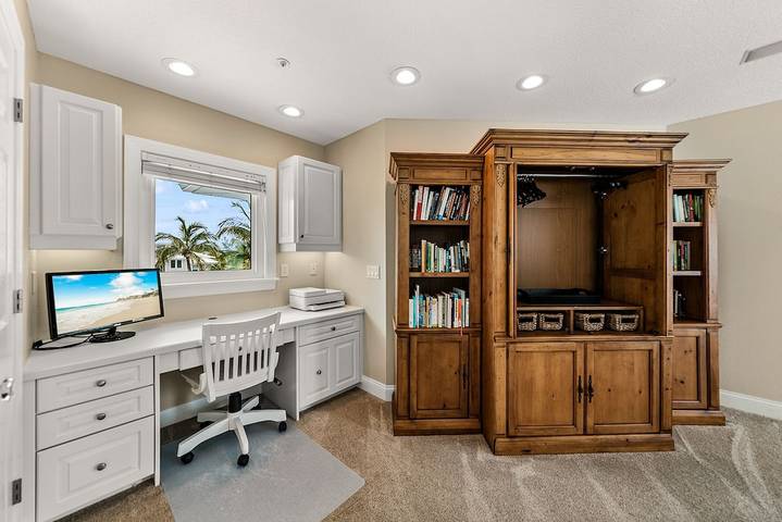 Vacation rental for 12 people, with hot tub and yard in Gasparilla Island