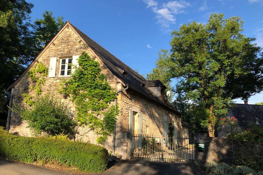 Périgord house with private pool, Wifi, pets welcome near Lascaux in Terrasson-Lavilledieu, Périgord Noir