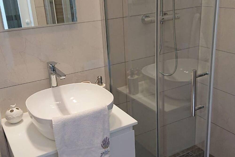 Ganze Wohnung, 1-Zimmer-Ferienwohnung mit Terrasse und Meerblick Rukavac, Vis (A-8897-a) in Rukavac, Vis