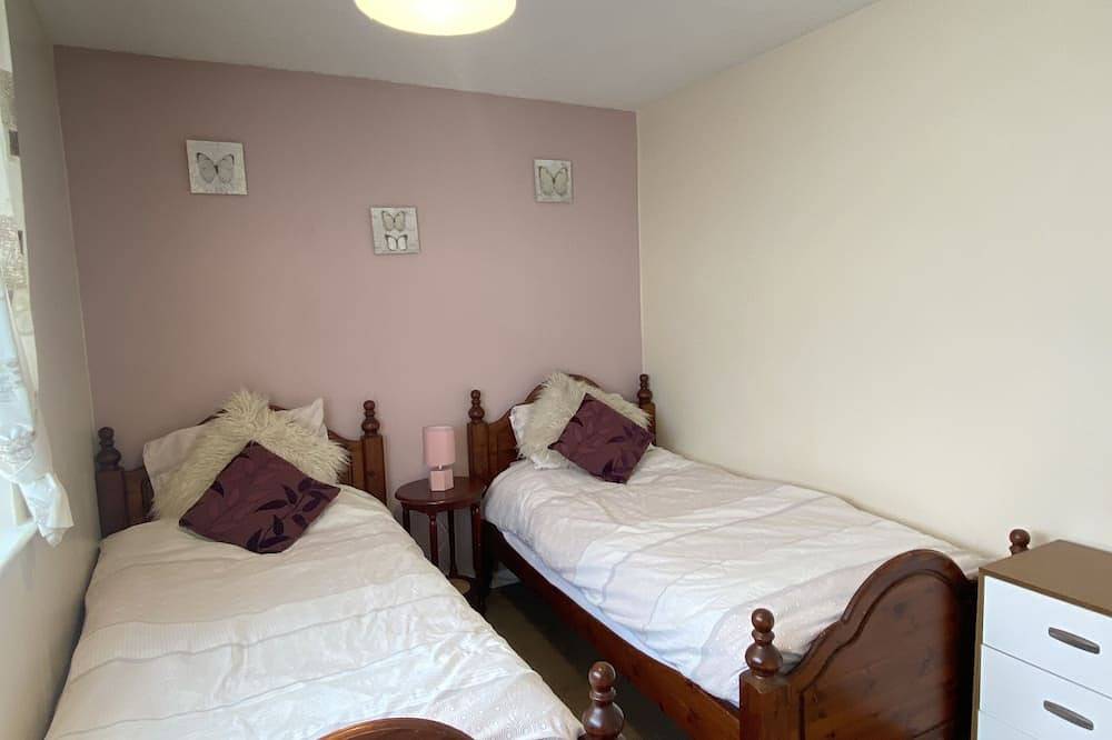 Cosy and Comfortable Holiday Chalet 10 minutes walk to the beach, Norfolk in Hemsby, Great Yarmouth