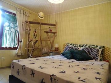 Cottage pour 4 personnes, avec jardin à Besson