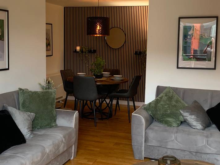 Ganze Ferienwohnung, Ferienwohnung für 6 Personen mit Balkon in Liverpool, Merseyside
