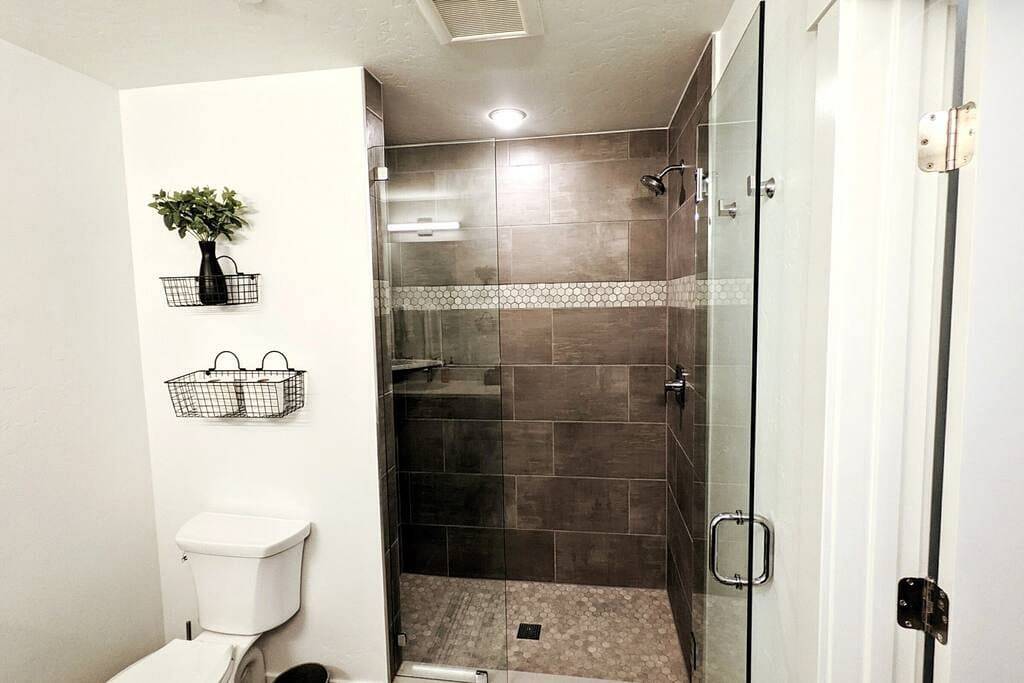 Ganze Wohnung, Brand new property with hot tub, fire pit, parking, covered ski storage, and more! in Silverthorne, Arapaho and Roosevelt National Forests