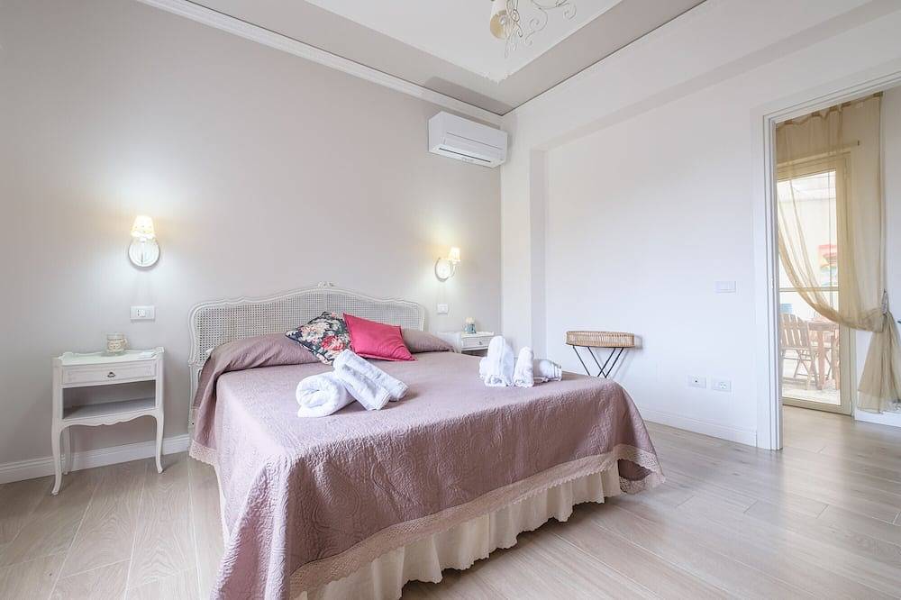Holiday Home 'Tra Mare e Lago' with Private Terrace, Wi-Fi and A/C in Torre Faro, Messina