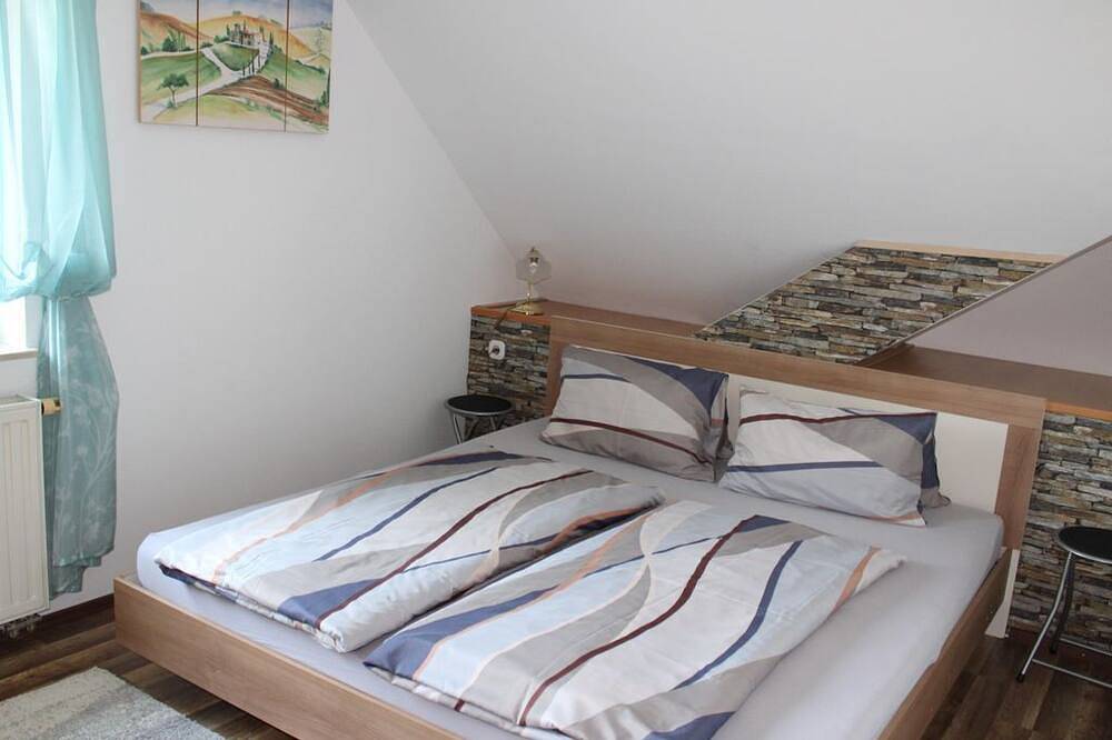 Ganze Wohnung, Dachgeschoss Ferienwohnung - Ferienwohnung Gaspar in Südoststeiermark, Halbenrain