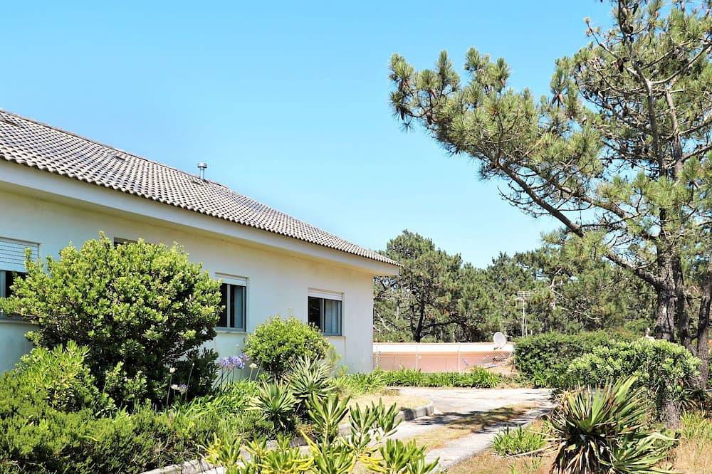 Mooi vrijstaand vakantiehuis voor 8 personen met Tv, terras, parking en huisdieren toegestaan in Moledo, Distrito de Viana do Castelo