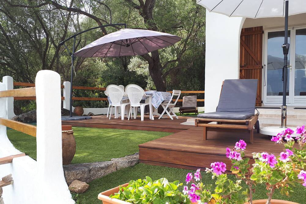 Villa individuelle, vue extra, terrain 8500m2, à 100m plage. in Tiuccia, Casaglione