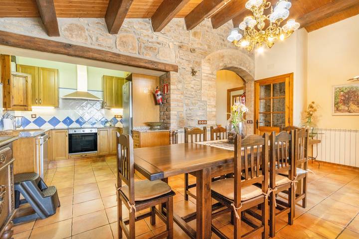 Casa Marcús.Masía con piscina privada, barbacoa,sala de juegos y 4 suites (12pax) in Olius, Provincia de Lleida