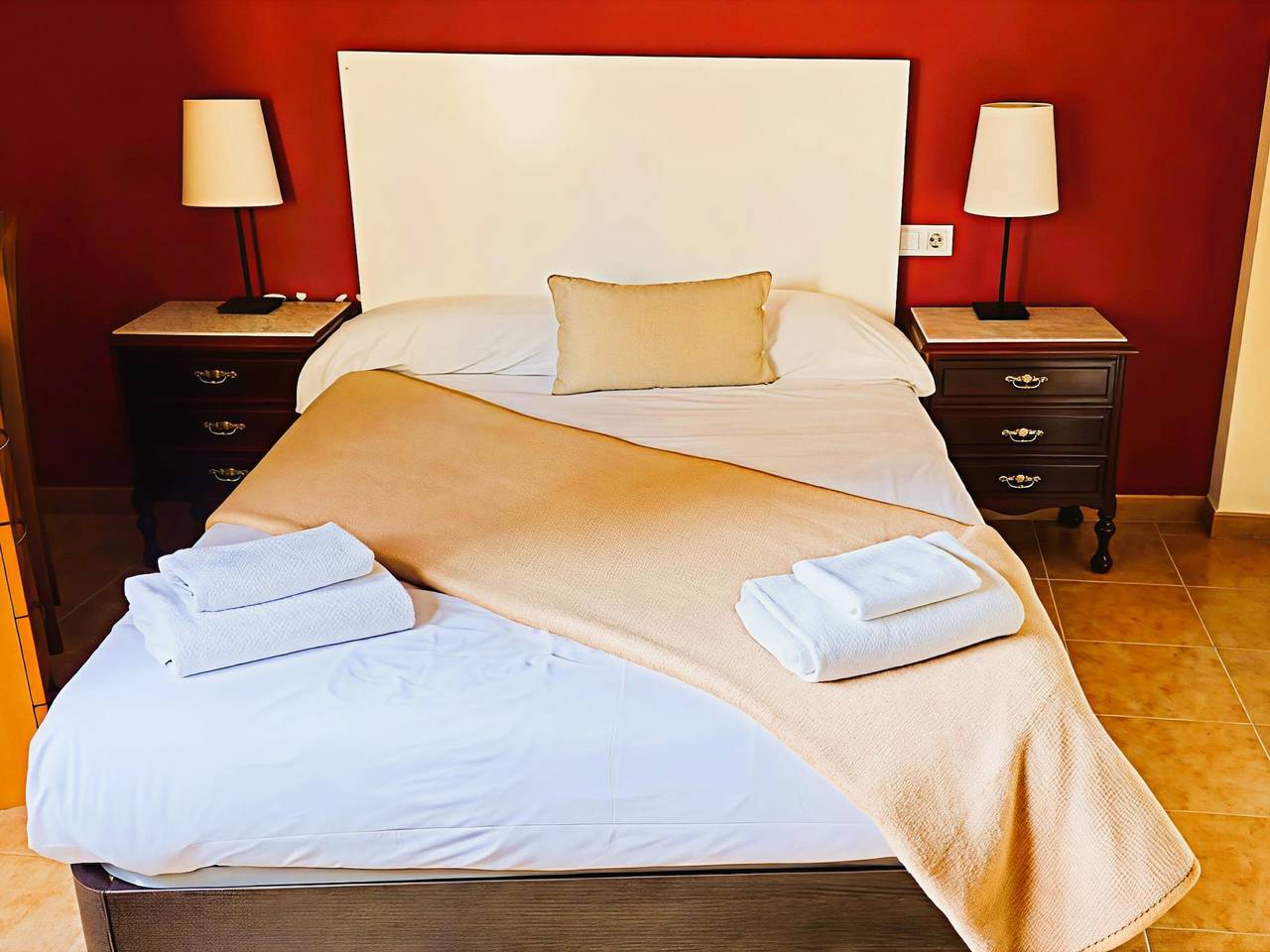 Cozy 150 sqm Apartment 2km from Cihuri City Center with Kitchen & Wi-Fi in Casalarreina, La Rioja Province