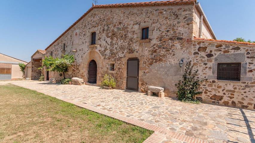 Casa rural para 9 personas, con piscina, Se admiten mascotas El Gironés