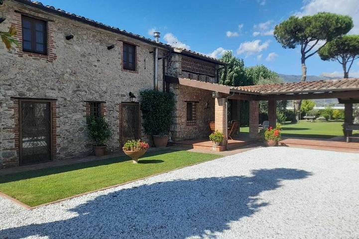 Agriturismo per 8 persone, con giardino in Camaiore (Toscana)