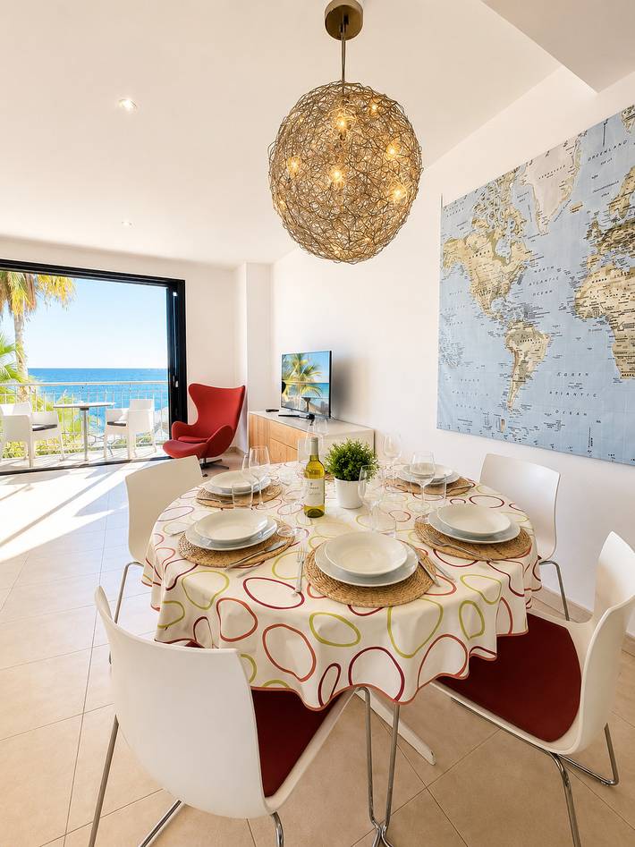 Appartement entier, Appartement de vacances pour 4 personnes avec balcon in Platja de Sant Sebastià (Sitges), Sitges
