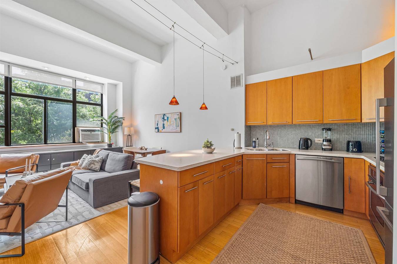 Entire apartment, Barrow by Rove Travel   1Br Loft w Shared Roof in Manhattan, New York City