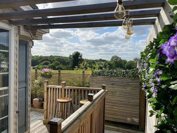 Gîte pour 2 personnes, avec vue ainsi que terrasse et jardin dans Chatham (United Kingdom)
