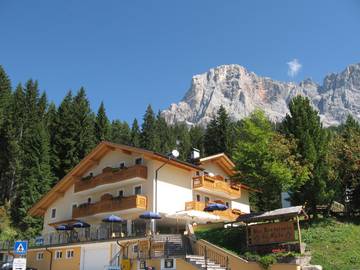 Gîte pour 8 personnes, avec balcon ainsi que jardin et vue à San Martino di Castrozza