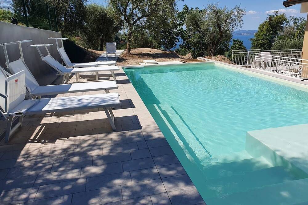 Ganze Wohnung, Villa Malù - Apt Mara Pool- und Seeblick in Torri del Benaco, Gardasee-Berge