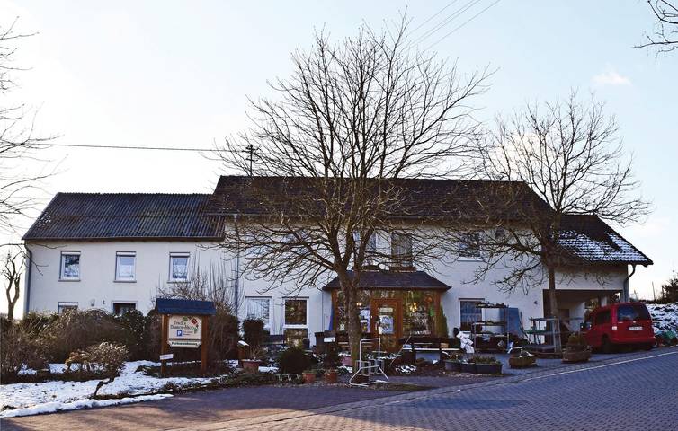 Ganze Ferienwohnung, Gemütliche Wohnung mit Parkplatz und Terrasse - 2km zum Stadtzentrum in Trierweiler, Landkreis Trier-Saarburg