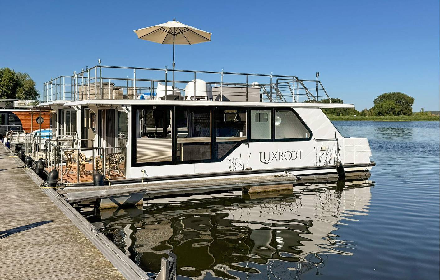Hausboot mit Seeblick, Terrasse und Garten in der Nähe von Strand und Fluss in Havelsee, Westhavelland