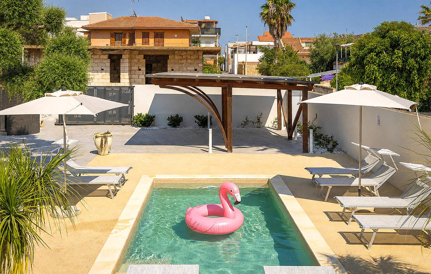 Moderno appartamento 2BR con piscina, terrazza e aria condizionata - 2km dalla spiaggia in Casuzze, Santa Croce Camerina