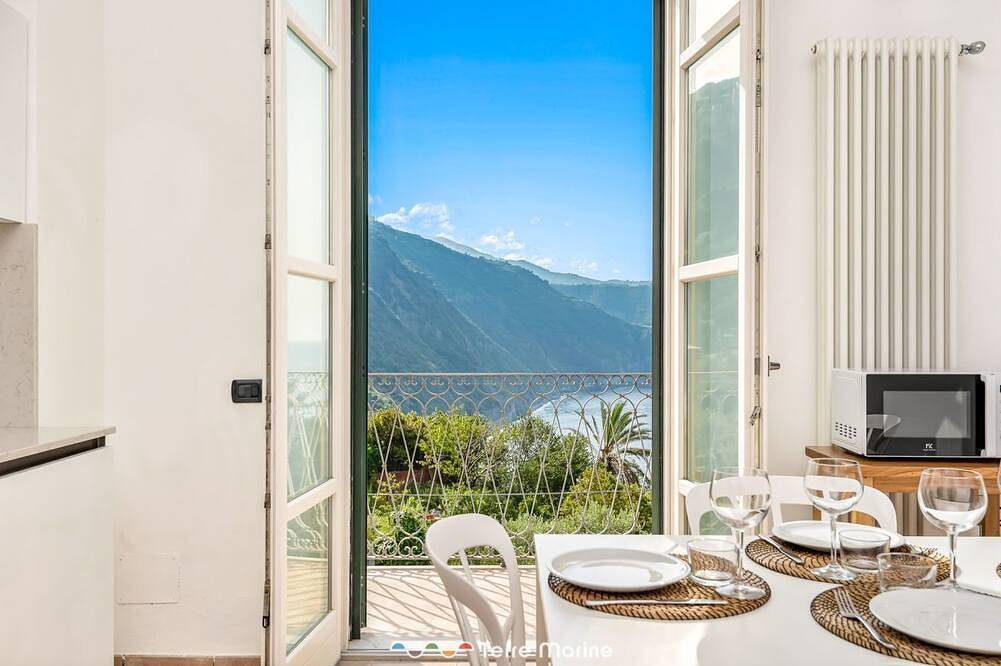 Apartamento entero, Pensieri Marini is a magical place that manages to sum up all the characteristics you are looking for in the ideal holiday home. Balcony with sea view, kitchen with every comfort, double bedroom, sofa bed, bathroom with shower, but above all a fantastic in Corniglia, Vernazza Municipio