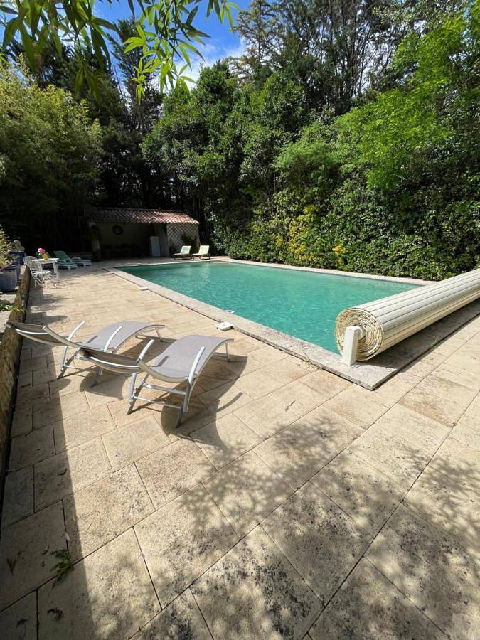 Location de vacances pour 12 personnes, avec jardin ainsi que piscine et terrasse à Puyvert - 4