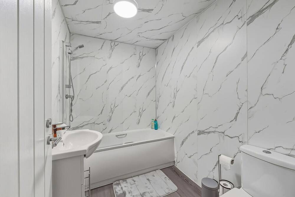 Contemporary House • Near the High Street • Free Parking • Fast Wifi  • Smart Tv  • Yoko Property in Milton Keynes, Südostengland