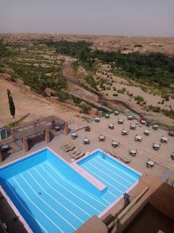 Hôtel pour 2 personnes, avec bassin pour enfant et piscine ainsi que jardin et vue dans Kelaat M Gouna