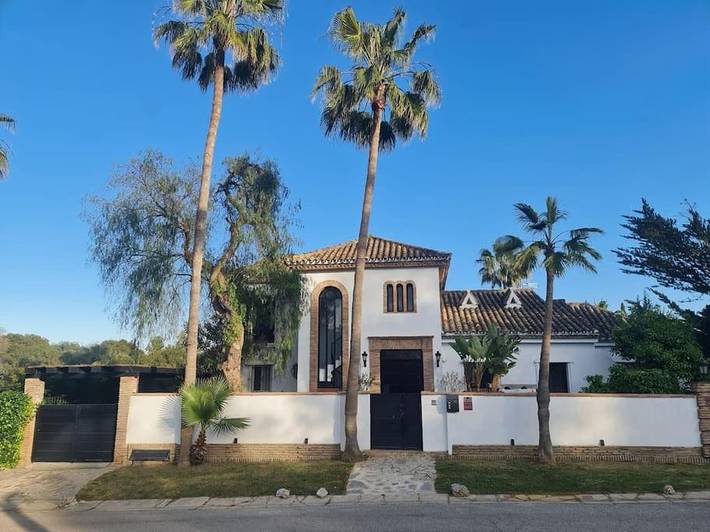 Villa für 13 Personen, mit Balkon und Whirlpool sowie Terrasse und Garten