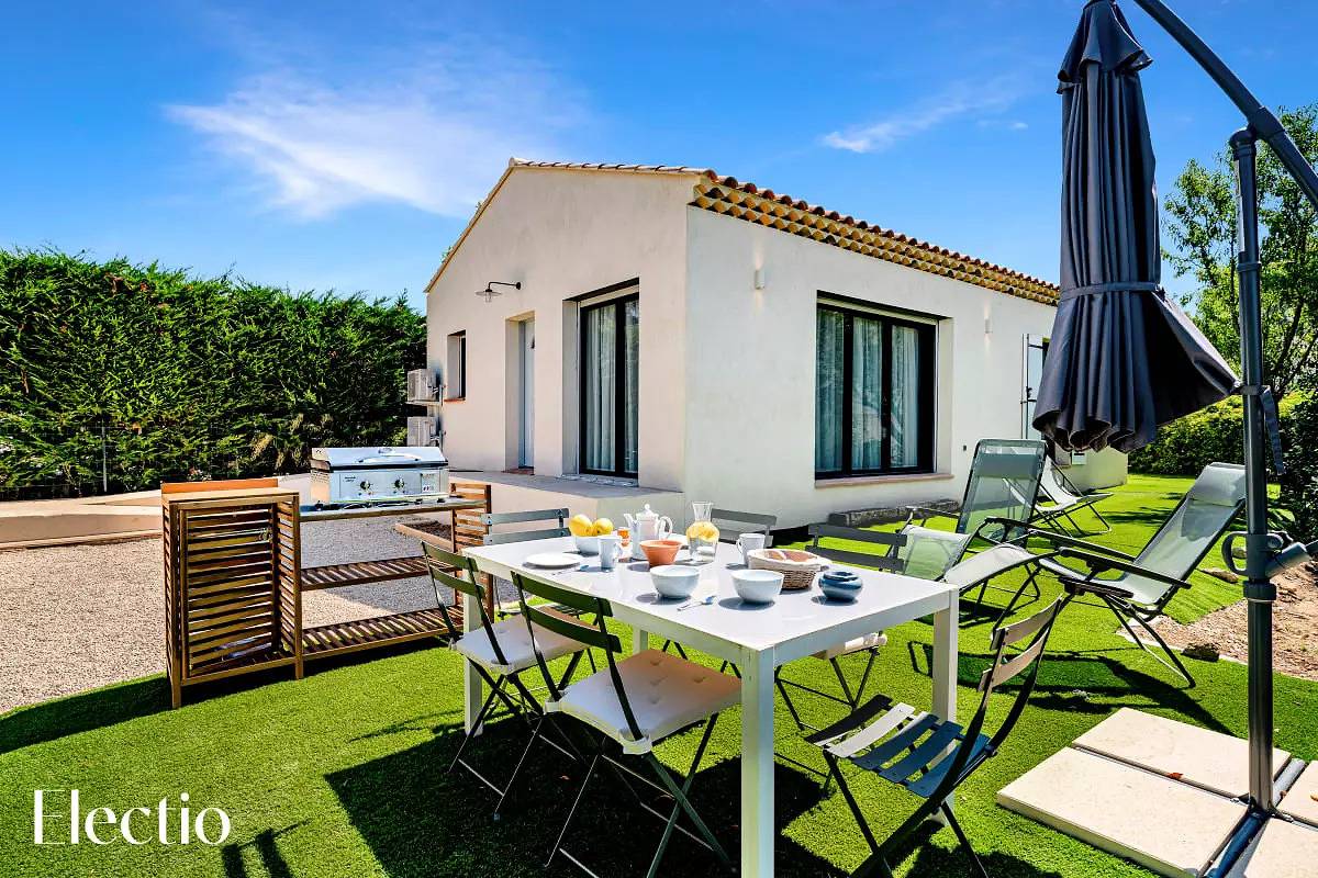 Houses & Villas for 6 People in Lourmarin, Parc naturel régional du Luberon