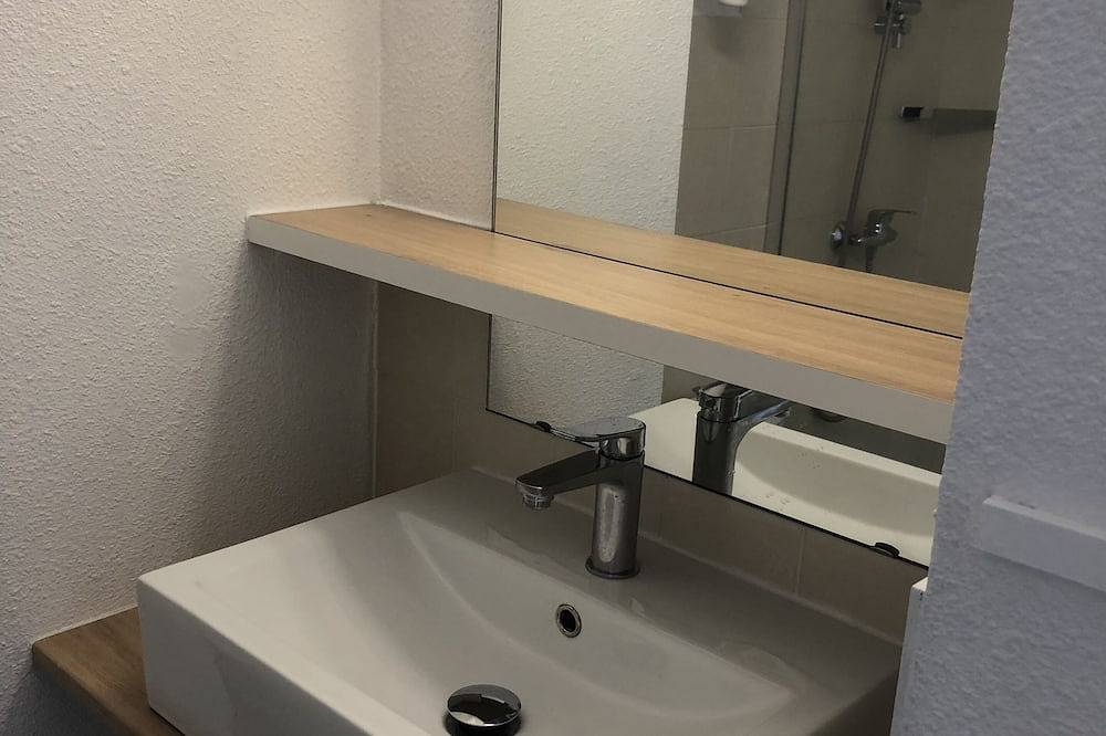 Appartement entier, Vue mer agréable T2 Clim. parking Sausset les pins mis à neuf 30m2+ terrasse 6m2 in Sausset-les-Pins, Côte méditerranéenne (France)