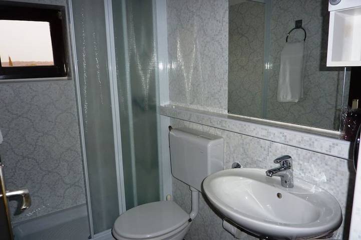 Ganze Wohnung, Ferienwohnung mit Balkon, eigener Eingang,  Strand- und Zentrumsnah gelegen. in Funtana, Vrsar-Funtana