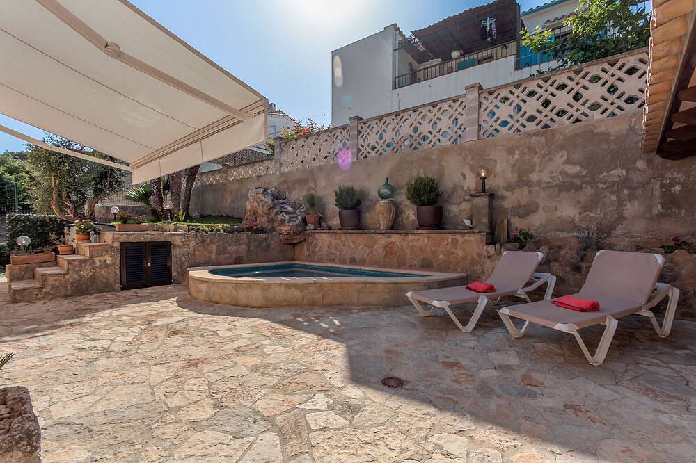 Apartamento en el 1 ° piso con piscina privada en The Quiet, Beautiful Beaches of Cala. in Cala Sant Vicenc, Pollença
