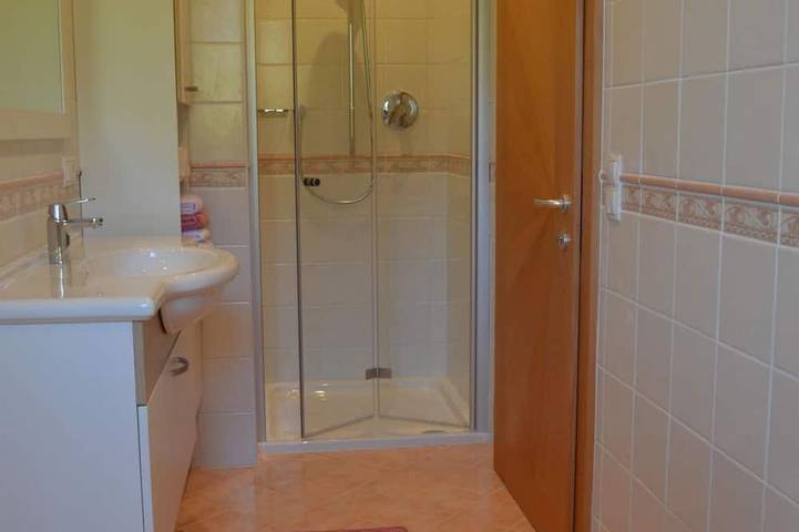 Appartamento intero, Moderne Ferienwohnung mit Balkon und Pool in Merano, Alpi Sarentine