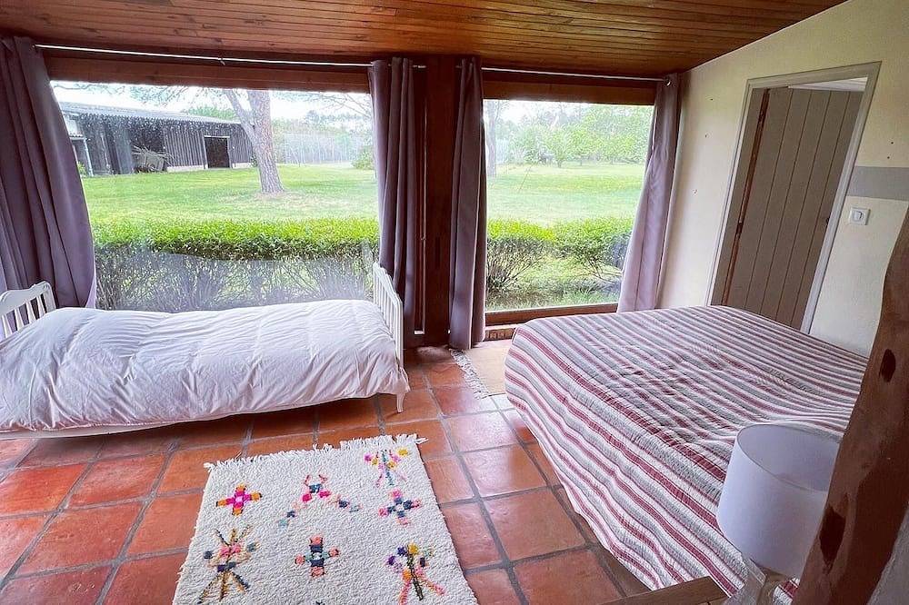 Maison Landaise sleeps 14 Airial swimming pool tennis bowling green near lake & ocean in Ychoux, Landes