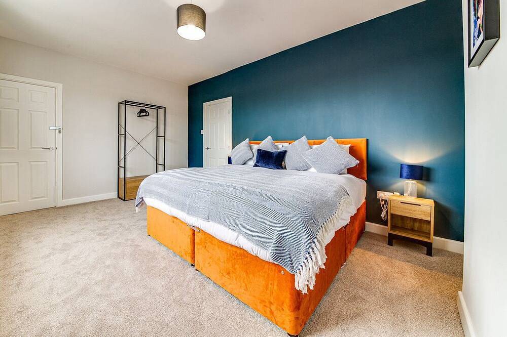 Modern 3 bed, home from home with free parking in Barnsley, South Yorkshire