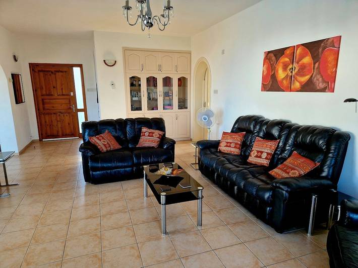 Luxuriöse Jasminvilla mit 4 Schlafzimmern und privatem Pool in Nordzypern