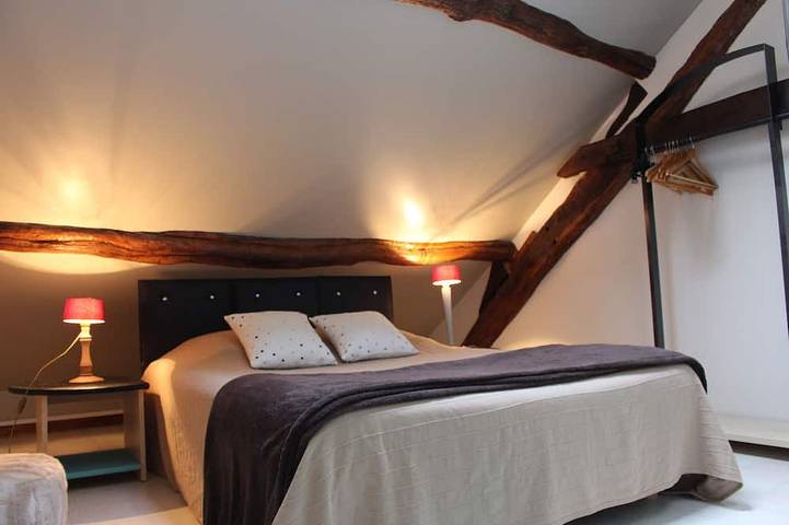 Location de vacances pour 2 personnes, avec balcon et jardin à Charbonnières-les-Vieilles - 2