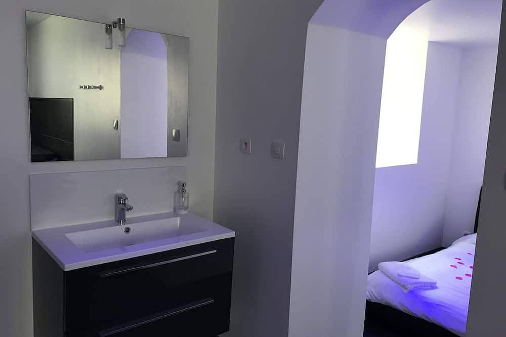Home Viault ( romantic night ) in Châtellerault, Vienne