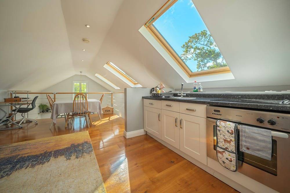 Beautiful Mews Lodge, in the countryside, 0.8 mile from town centre. in Kinsale, County Cork