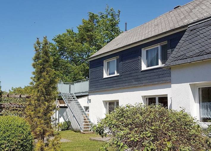 Ferienwohnung für 3 Personen, mit Balkon und Garten in Buch