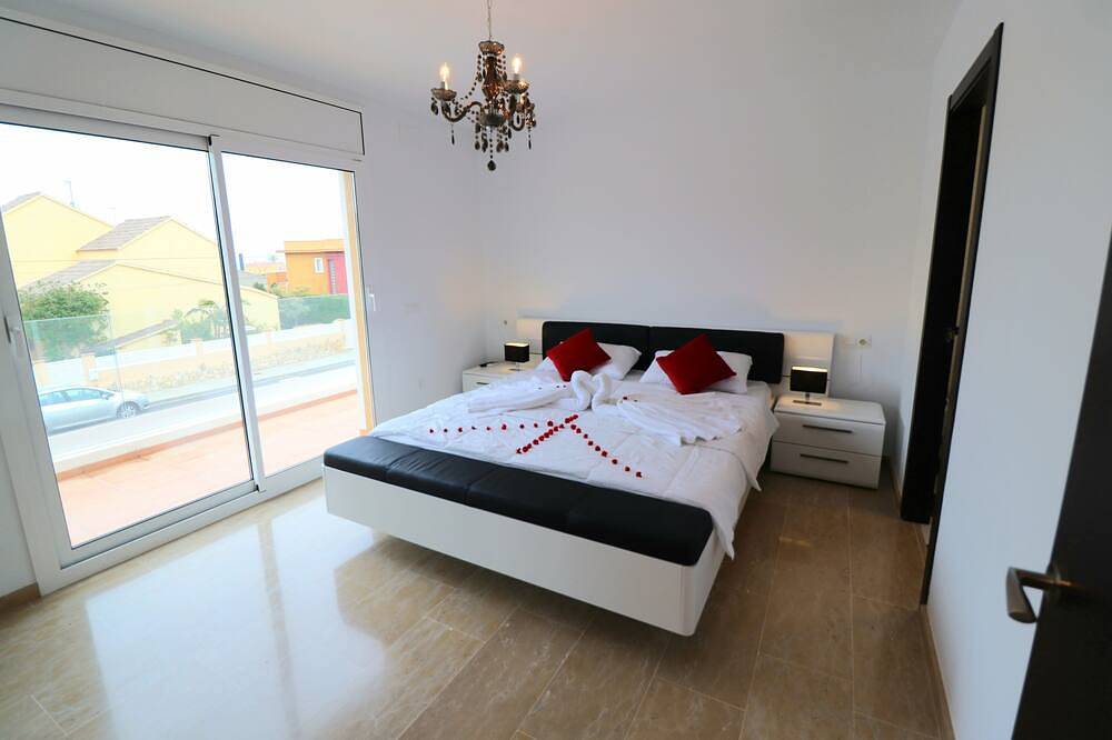 Villa Llevant Hot Tub, piscina, 400 metros de la playa A / C completo Wifi in Miami Playa, Costa Dorada