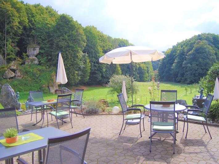 Hostel, mit Terrasse und Garten sowie Ausblick in Obertrubach - 4