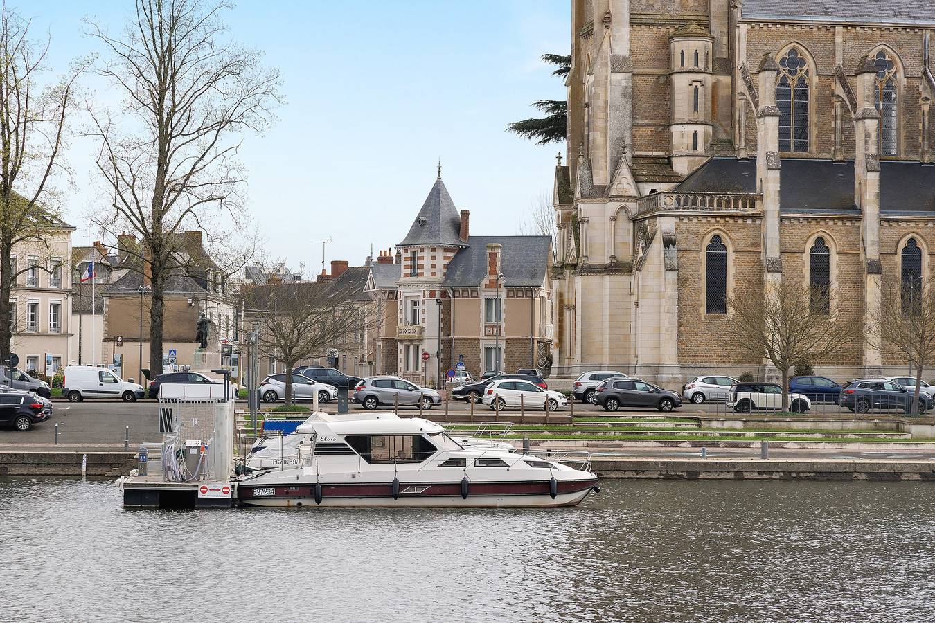 Péniche 'Bateau Elvis' avec terrasse privée in Sablé-sur-Sarthe, Sarthe